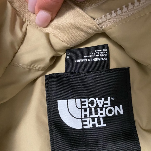 SOLD! Brand new size Small North Face coat - Picture 4 of 10